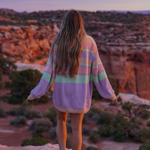 Notice the reckless endless summer sweater - Picture 3 of 3